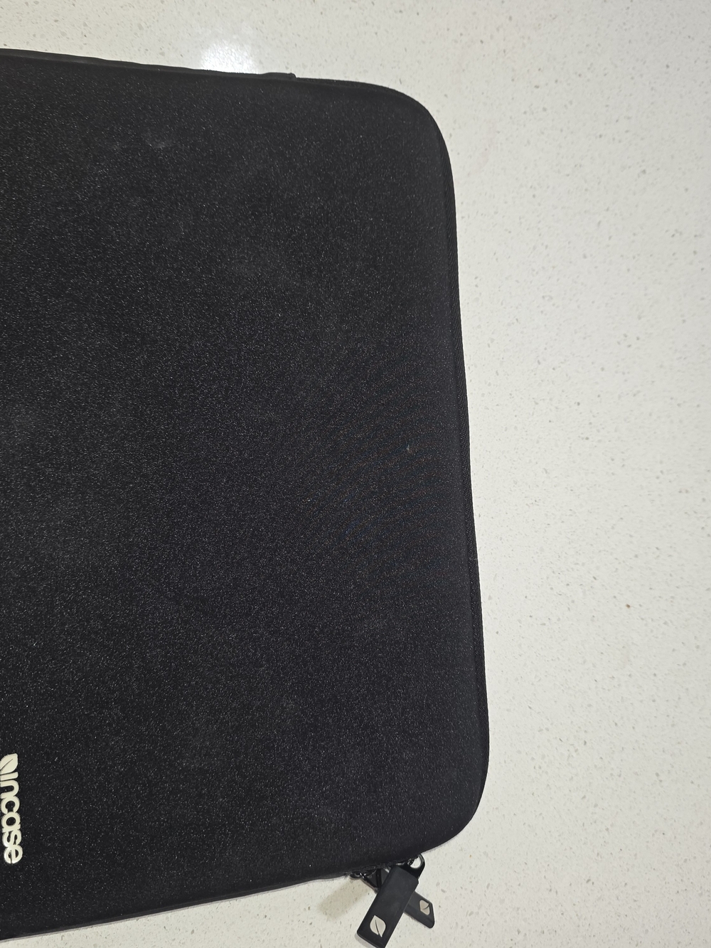 Incase Black Zippered Tablet Sleeve - Picture 3 of 6